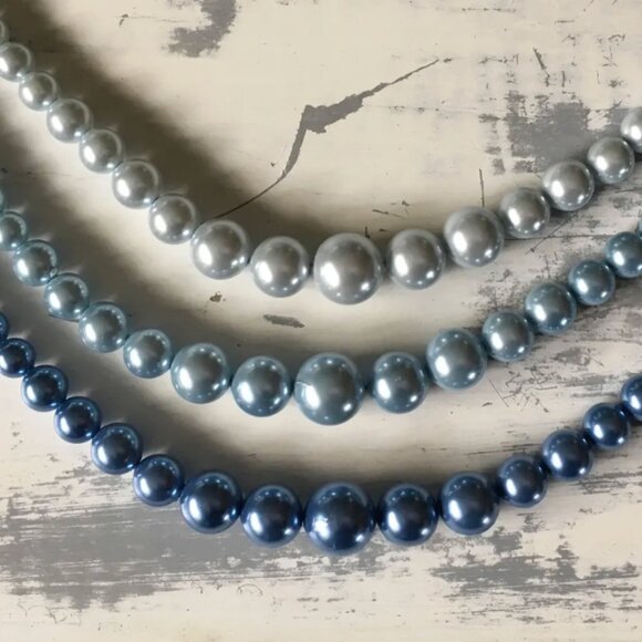 Vintage Faux Blue Pearl Necklace - 16 Inch - Picture 3 of 10